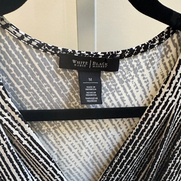 White House Black Market Sleeveless Faux Wrap Black White Abstract Top Sz M - Picture 5 of 8